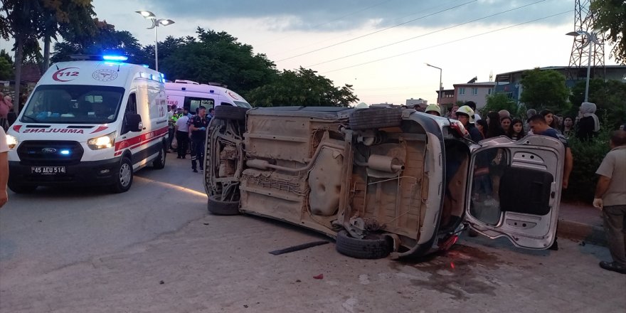 Manisa'daki trafik kazasında 1 çocuk yaşamını yitirdi, 5 kişi yaralandı