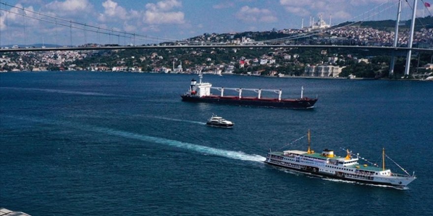 İstanbul Boğazı'nda gemi trafiği çift yönlü durduruldu