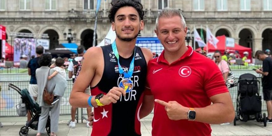 Milli triatlon sporcusu Uğurcan Özer, İspanya'da üçüncü oldu