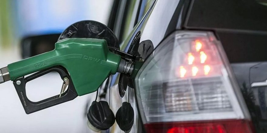 Benzine büyük zam yolda: Bu gece yarısından itibaren geçerli olacak