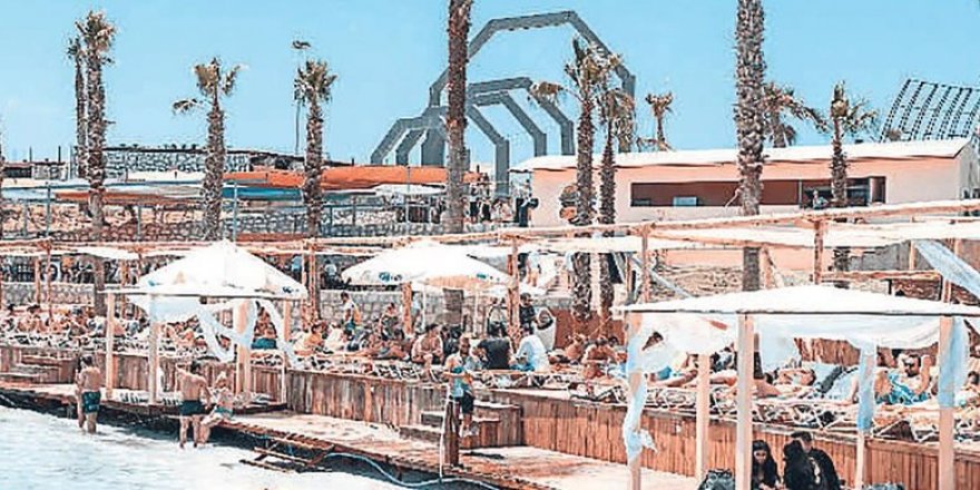 Çeşme'deki ünlü beach’te dudak uçuklatan fiş