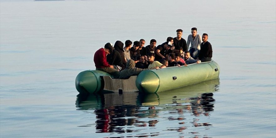 Bodrum açıklarında Yunanistan unsurlarınca geri itilen 27 düzensiz göçmen kurtarıldı