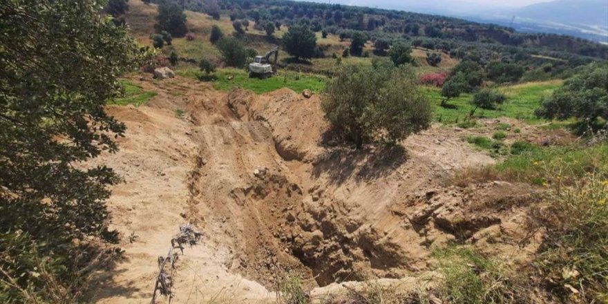 Aydın'da ekskavatörle kaçak kazı yapan 3 kişi yakalandı