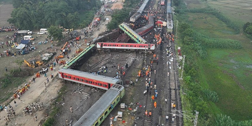 Hindistan'da geçen ayki tren kazasında ölen 293 kişiden 52'sinin kimliği hala tespit edilemedi