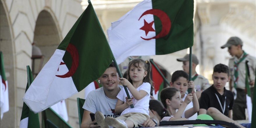 Cezayir'de bağımsızlığın 61. yıl dönümü çeşitli etkinliklerle kutlandı
