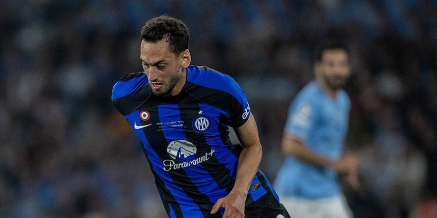 Inter, Hakan Çalhanoğlu'nun sözleşmesini 2027'ye kadar uzattı