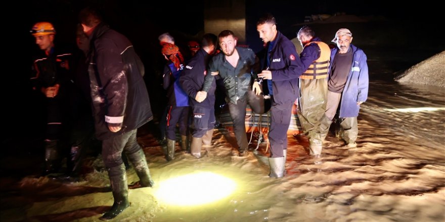Düzce'de su baskınlarında mahsur kalanlar kurtarıldı