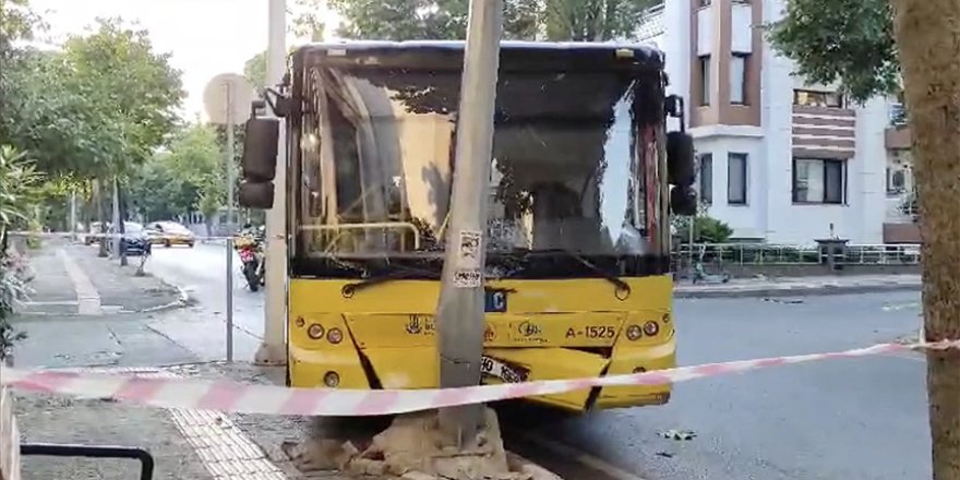 İstanbul'da İETT otobüslerinin karıştığı iki kaza meydana geldi