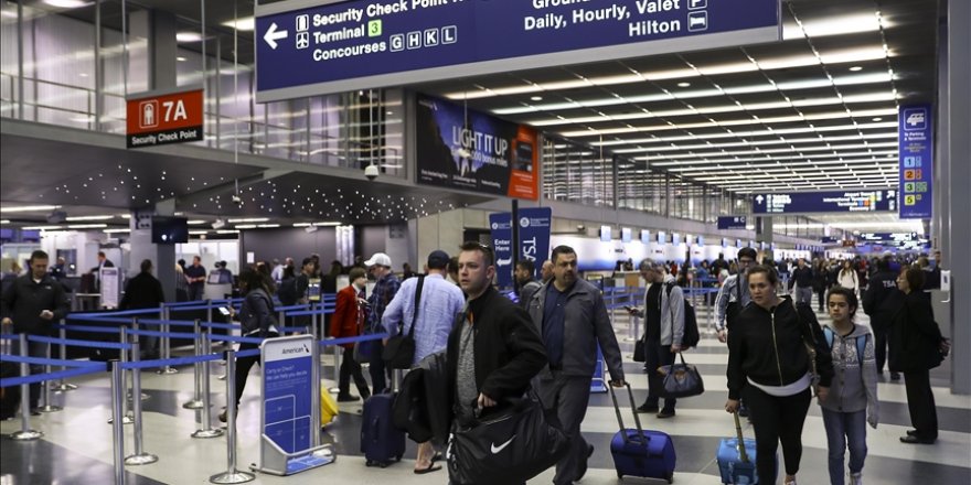 Chicago’da çıkan hortum yüzlerce uçak seferini kesintiye uğrattı