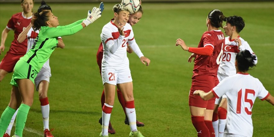 A Milli Kadın Futbol Takımı, hazırlık maçında yarın Estonya ile karşılaşacak