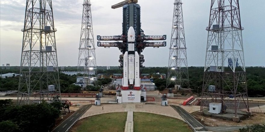 Hindistan, Chandrayaan-3 uzay keşif aracını Ay'ın güney kutup bölgesine fırlattı