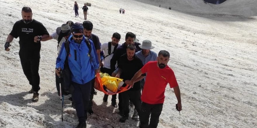 Hakkari'deki Cilo buzullarında kayıp 4 kişi bulundu, 2'si kurtarıldı, 2'sinin kurtarılması için çalışma sürüyor