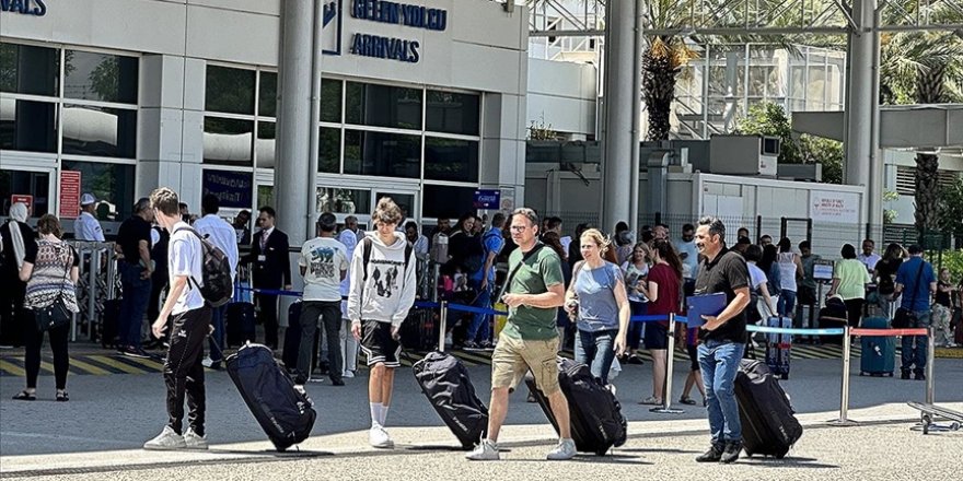 Turizm merkezlerindeki havalimanlarında 64 milyondan fazla yolcu ağırlandı