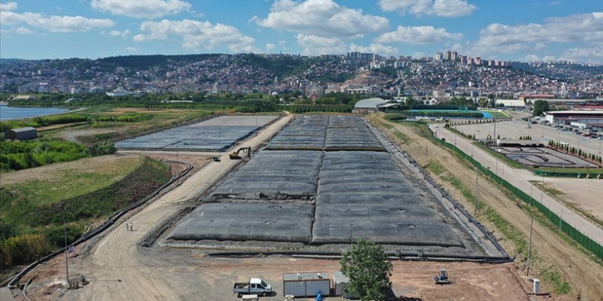 İzmit Körfezi'ndeki dip çamurunun çekilerek tüplerde biriktirilip depolama alanına gönderilmesine başlandı