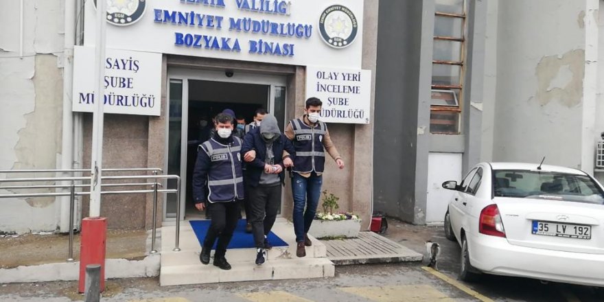 İzmir’de Lüks villa ilanıyla dolandırıcılık yapan şahıslara operasyon