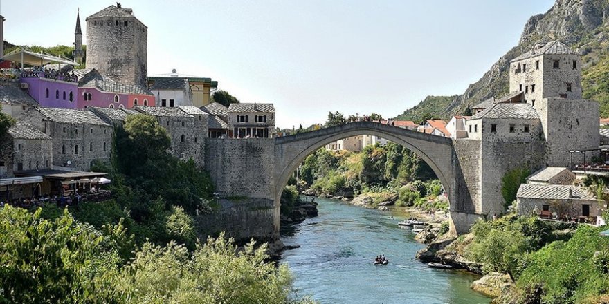 Bosna Hersek'teki Osmanlı mirası Mostar Köprüsü'nün yeniden açılmasının 19'uncu yılı