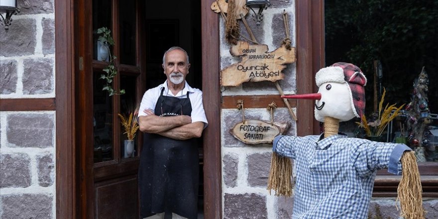 73 yaşındaki geleneksel oyuncak ustası, çocukluğundaki oyuncakları yeni nesillere aktarıyor