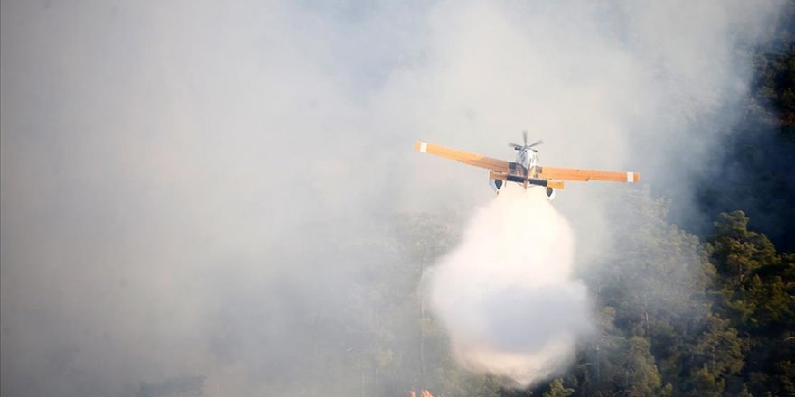 Antalya'nın Kemer ilçesindeki orman yangınına havadan ve karadan müdahale ediliyor