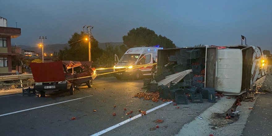 İzmir'de kamyonet ile otomobilin çarpıştığı kazada 1 kişi öldü, 1 kişi yaralandı