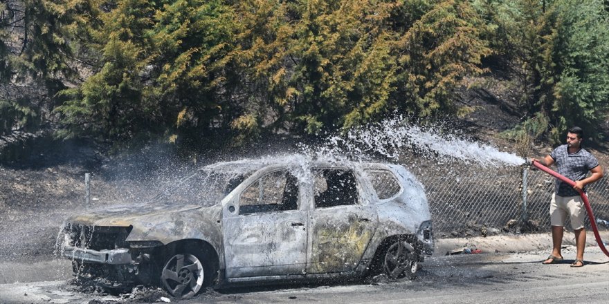 İzmir'de alev alan otomobil orman yangınına yol açtı