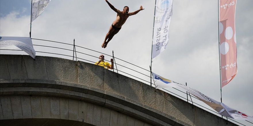 Bosna Hersek'te 457. Geleneksel Mostar Köprüsü Atlayışları yapıldı