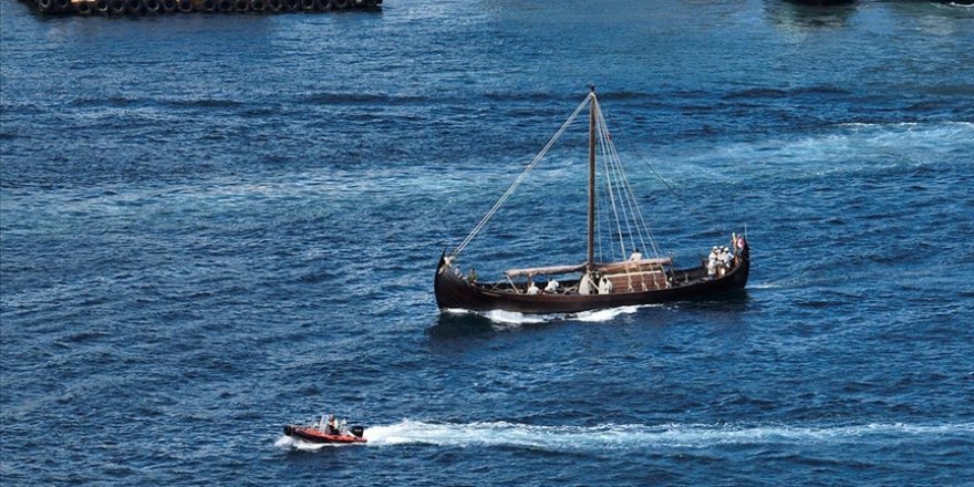 Viking yelkenlisi Boğaz'a demir attı