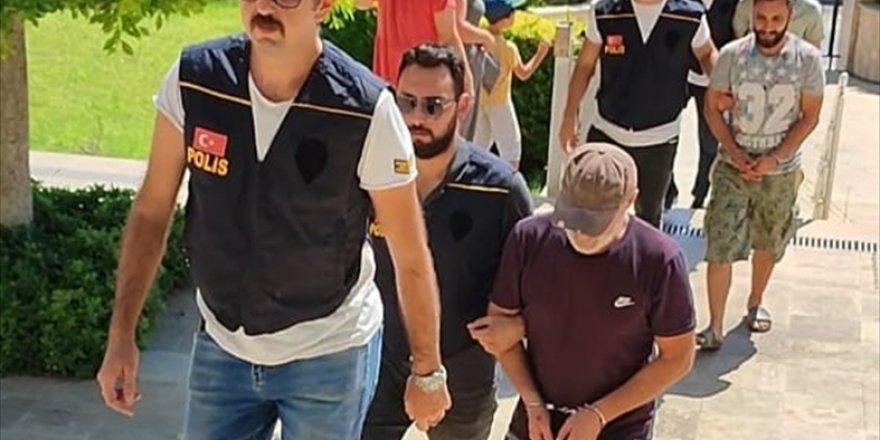 Muğla'da kamyonette 12 düzensiz göçmen yakalandı