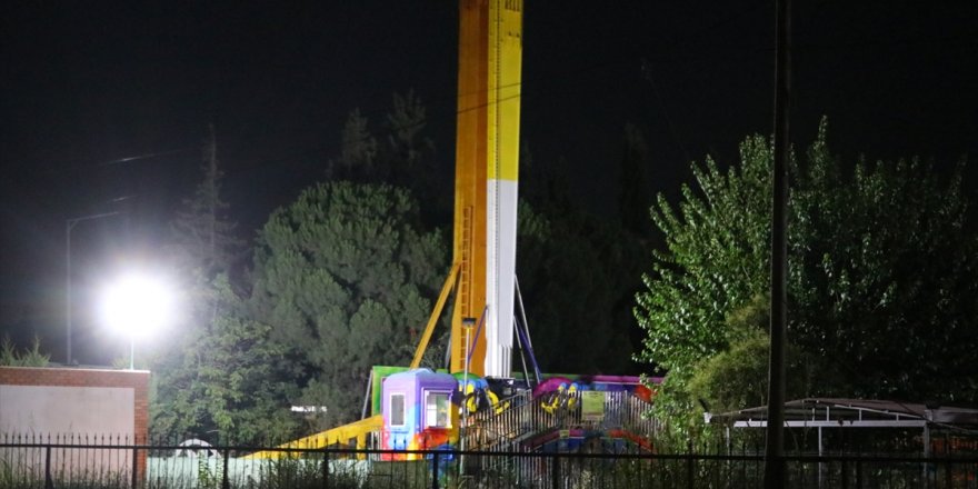 İzmir'deki lunaparkta savrulan salıncağın ağaca çarpması sonucu 6 kişi yaralandı