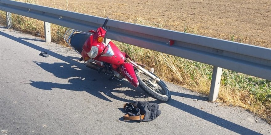 Manisa'da motosikletin bariyere çarpması sonucu 1 kişi hayatını kaybetti