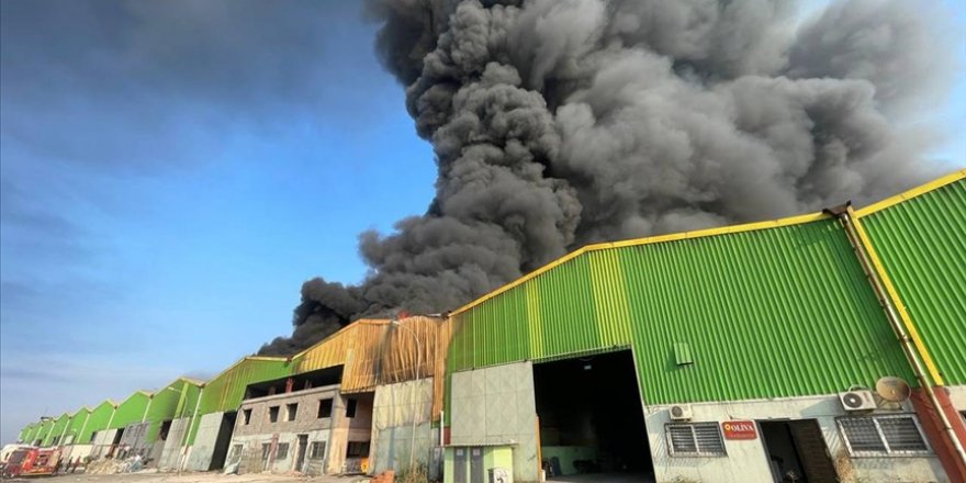 Adana'da geri dönüşüm tesisinde yangın çıktı