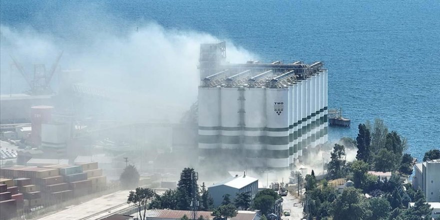 Kocaeli'nin Derince ilçesinde TMO silosunda patlama meydana geldi