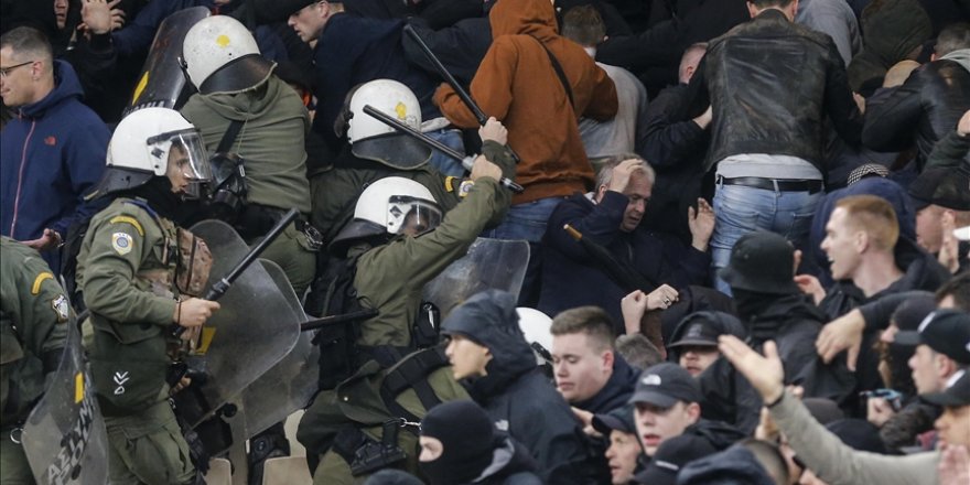 Yunanistan'da Dinamo Zagreb ve AEK taraftarları arasında çıkan kavgada bir kişi öldü