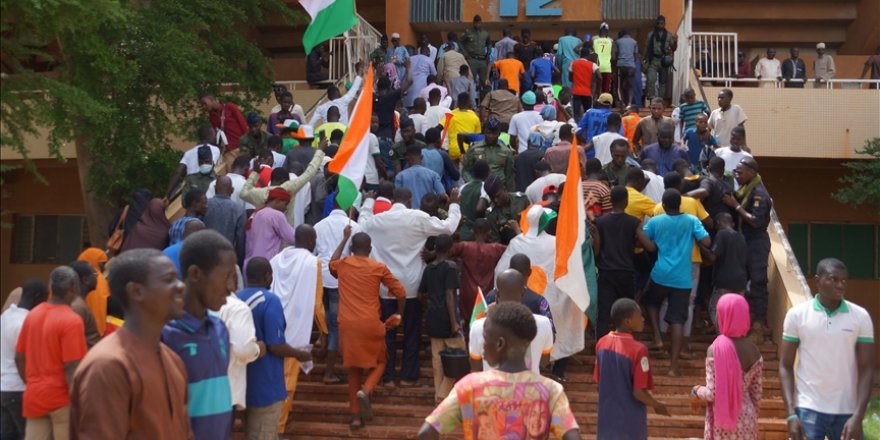 Fransa, Nijer'deki cuntanın iddialarını yalanladı
