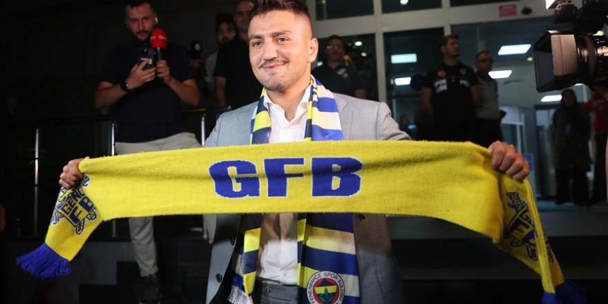 Cengiz Ünder, Fenerbahçe için İstanbul'a geldi