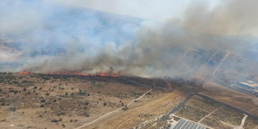 İzmir'in Aliağa ilçesinde otluk ve makilik alanda çıkan yangın kontrol altına alındı