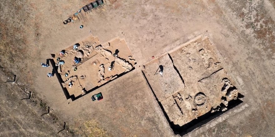 Aydın Tepecik Höyüğü'ndeki kazıda saray benzeri yapı ve tahıl küpleri bulundu