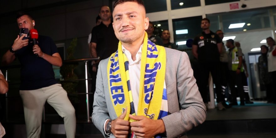 Cengiz Ünder, Fenerbahçe taraftarının önüne çıkmak için sabırsızlanıyor