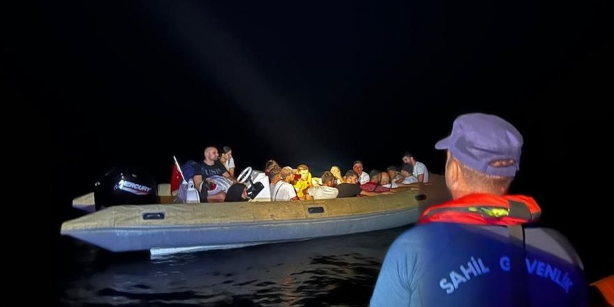 Fethiye açıklarında 19 düzensiz göçmen yakalandı