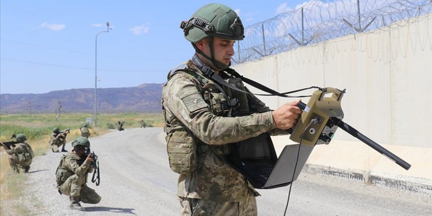 Sınırın sıfır noktasındaki birlikler düzensiz göçle mücadelede ileri teknolojiden yararlanıyor