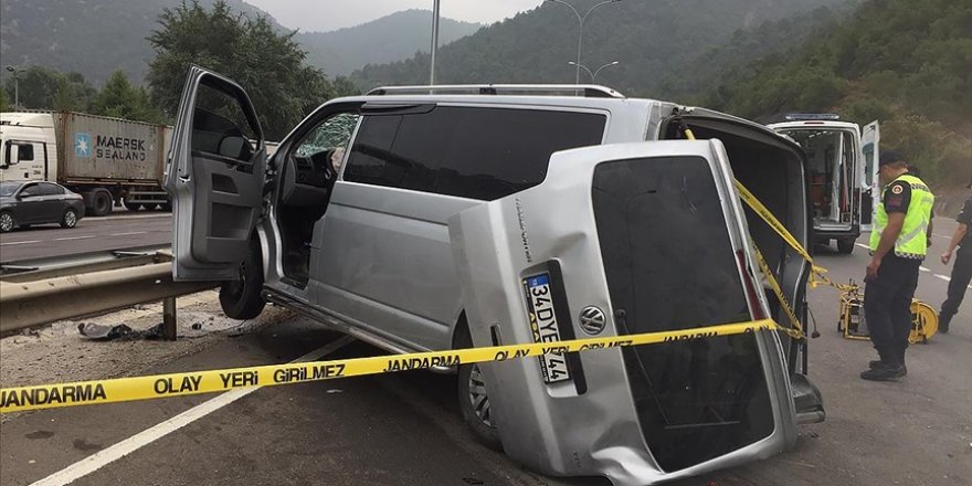 Bilecik'te düğün dönüşü trafik kazasında 1 kişi öldü, 13 kişi yaralandı