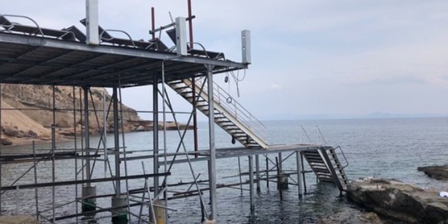 İzmir'deki Ayıbalığı Koyu'nda kurulan iskele, protesto edildi