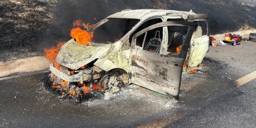 Manisa'da otomobilde başlayıp ormana da sıçrayan yangın kontrol altına alındı