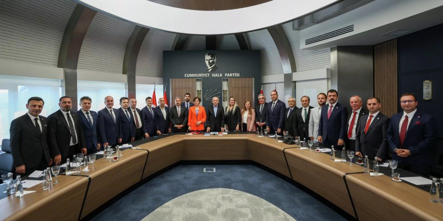 Kılıçdaroğlu, partisinin İstanbul il teşkilatıyla bir araya geldi