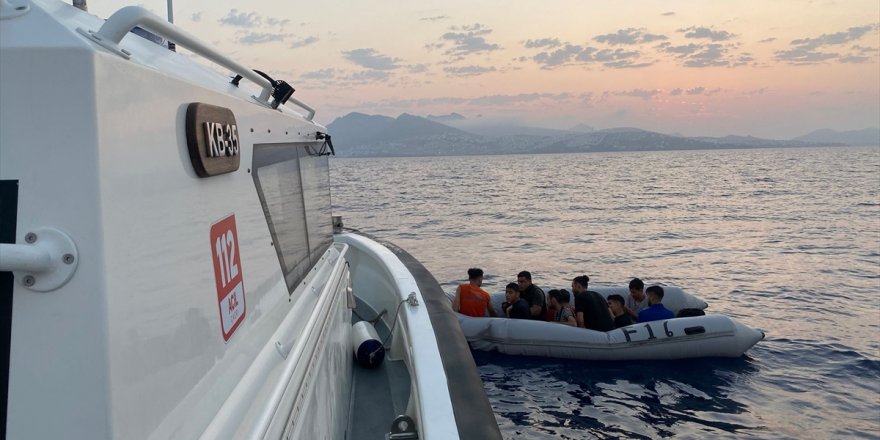 Muğla açıklarında 57 düzensiz göçmen kurtarıldı