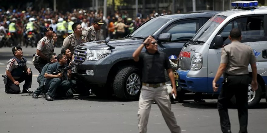Endonezya'daki bir Katolik kilisesi önünde intihar saldırısı