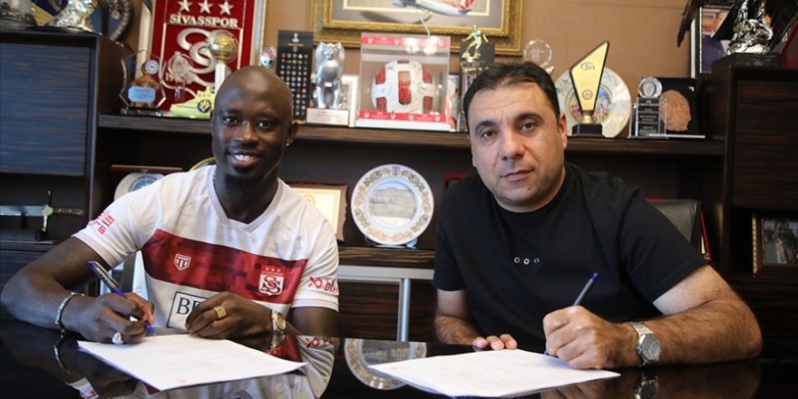 Sivasspor, Gambiyalı sol kanat oyuncusu Modou Barrow'u transfer etti