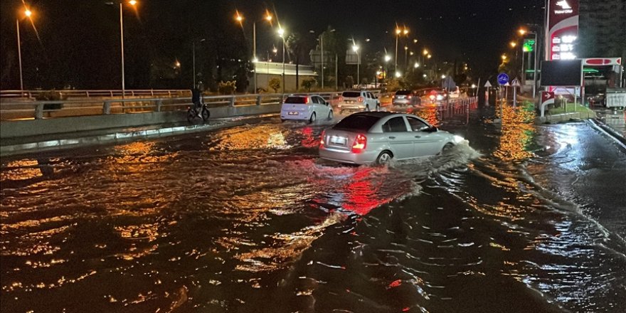 Hatay'da sağanak hayatı olumsuz etkiledi