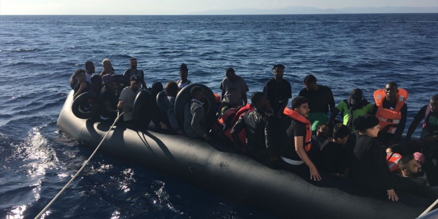 İzmir açıklarında 54 düzensiz göçmen kurtarıldı, 82 göçmen yakalandı