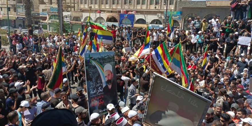 Suriye'nin Suveyda ilinde Şam yönetimi karşıtı gösteriler iki haftadır sürüyor
