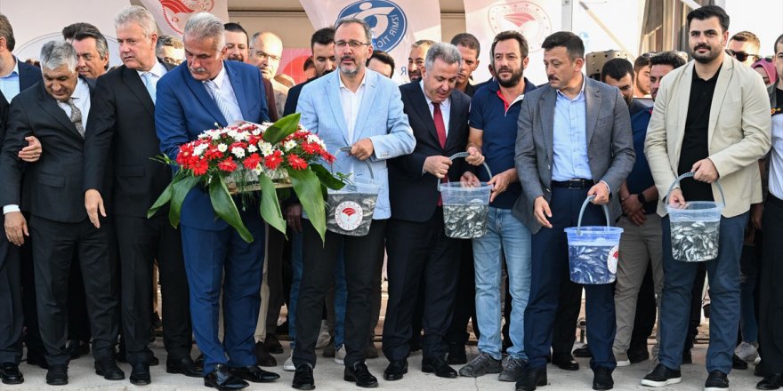 Balıkçılık sezonu açılışı nedeniyle İzmir'de tören düzenlendi